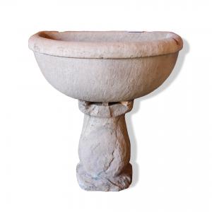Antica fontana in pietra. Epoca 1800